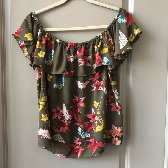 Anthropologie Tops - Like new! Anthropologie off shoulder top